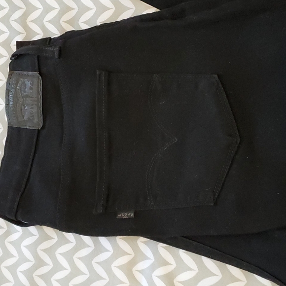 *Like New* Levi's Rich Black Skinnies - Picture 3 of 15